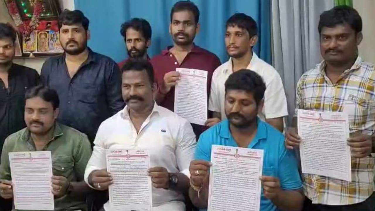 Janasena Party : పవన్ కల్యాణ్ పార్టీకి బిగ్ షాక్ ... కృష్ణా జిల్లాలో రాజీనామాలు (వీడియో) Janasena Party : పవన్ కల్యాణ్ పార్టీకి బిగ్ షాక్ ... కృష్ణా జిల్లాలో రాజీనామాలు (వీడియో)