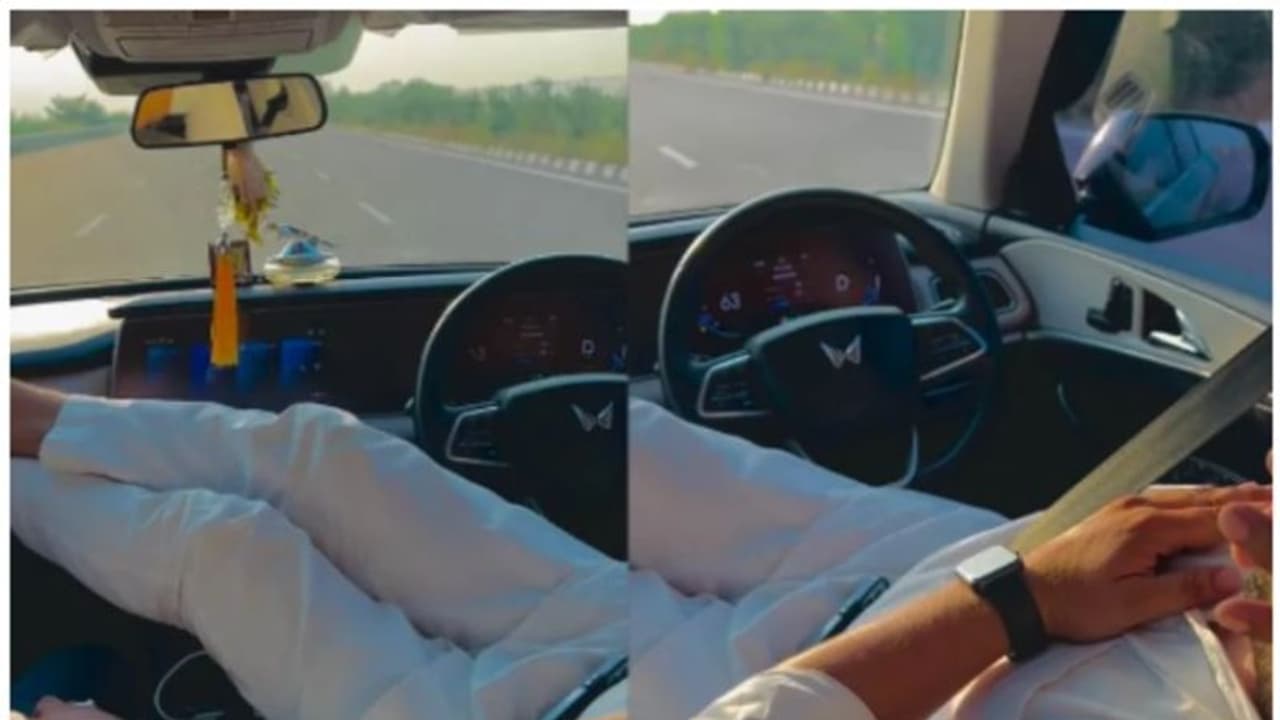 ചീറിപ്പാഞ്ഞ് എസ്‌യുവി, ഡാഷ്‌ബോർഡിൽ കാലുവെച്ച് ഉറക്കം നടിച്ച് ഡൈവർ, 'ജീവൻ നഷ്‍ടമാക്കൽ പ്രവർത്തനമോ' എന്ന് ജനം!