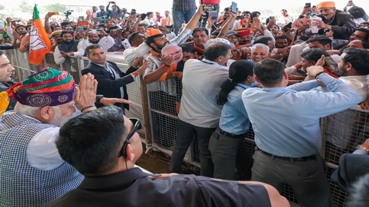 மக்கள் இதயங்களை வென்ற பிரதமர் மோடி: 95 வயது நிர்வாகிக்கு அங்கீகாரம்! மக்கள் இதயங்களை வென்ற பிரதமர் மோடி: 95 வயது நிர்வாகிக்கு அங்கீகாரம்!