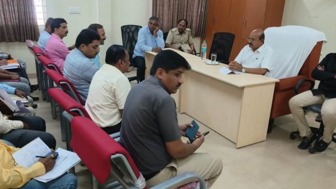 ರೈತರಿಗೆ ಕನಿಷ್ಠ 7 ಗಂಟೆ ವಿದ್ಯುತ್ ಪೂರೈಸಲು ಸೂಚನೆ ರೈತರಿಗೆ ಕನಿಷ್ಠ 7 ಗಂಟೆ ವಿದ್ಯುತ್ ಪೂರೈಸಲು ಸೂಚನೆ