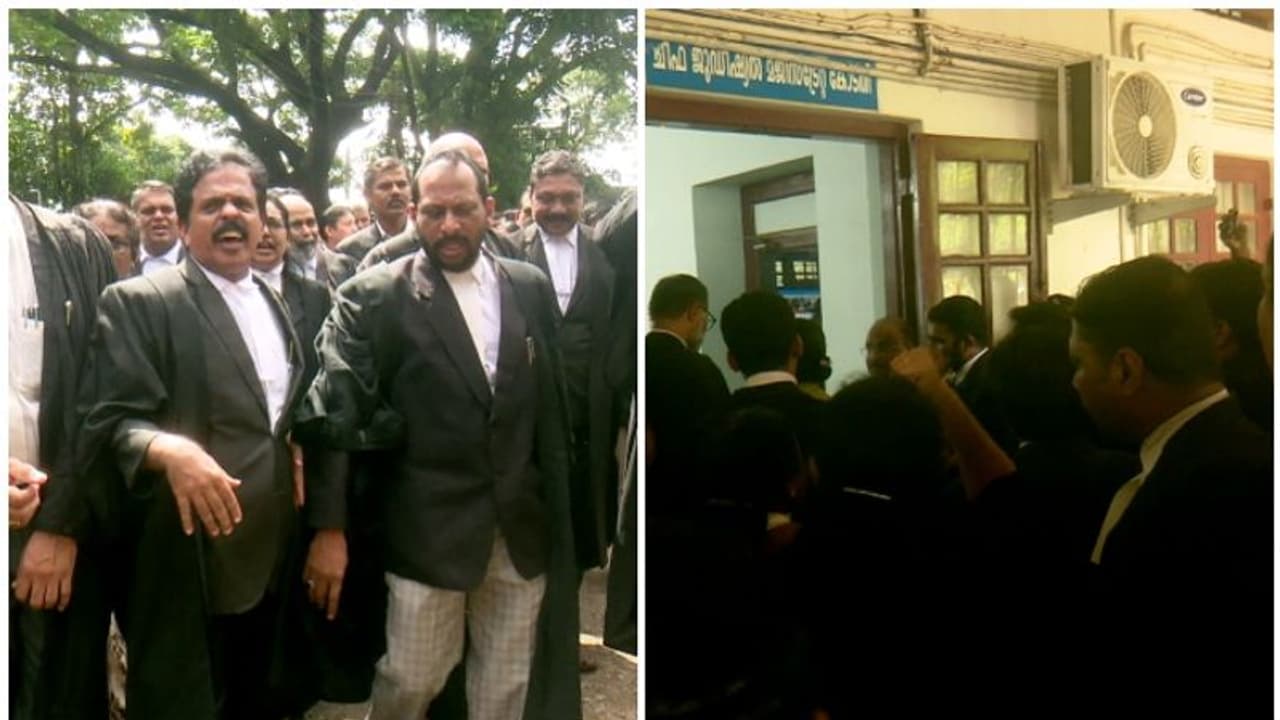 വനിത സിജെഎമ്മിനെതിരെ അധിക്ഷേപ മുദ്രാവാക്യം; കോട്ടയത്തെ അഭിഭാഷകരുടെ സമരം വിവാദത്തിൽ വനിത സിജെഎമ്മിനെതിരെ അധിക്ഷേപ മുദ്രാവാക്യം; കോട്ടയത്തെ അഭിഭാഷകരുടെ സമരം വിവാദത്തിൽ