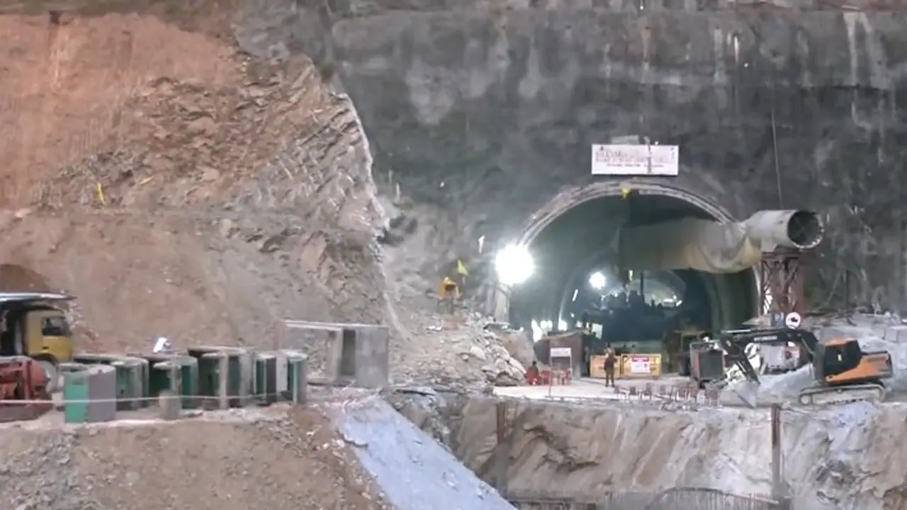 tunnel collapse : ఉత్తరకాశీలో కుప్పకూలిన టన్నెల్ : రెస్యూ పనులకు మళ్లీ అడ్డంకి.. ఇప్పుడేం చేయబోతున్నారంటే ?