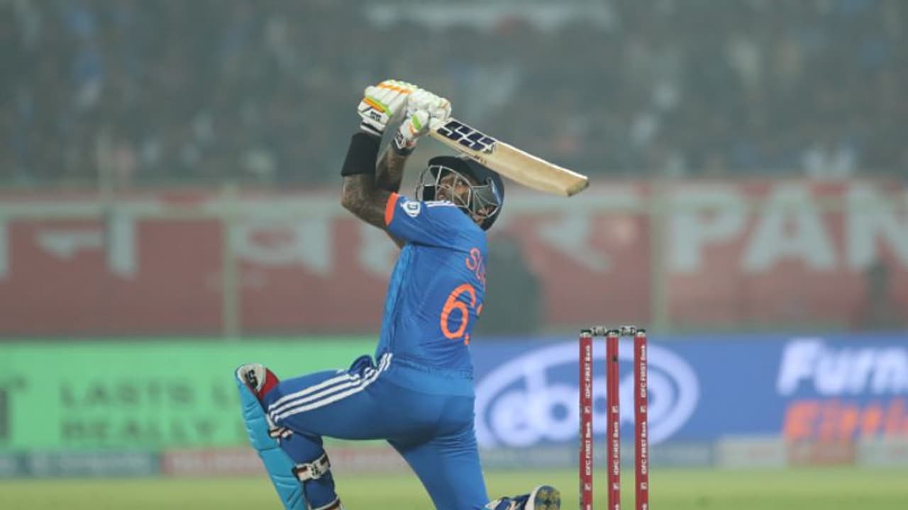 എന്തുകൊണ്ട് സൂര്യകുമാര് യാദവ് മറ്റാരേക്കാളും അപകടകാരി; കാരണങ്ങള് എണ്ണിപ്പറഞ്ഞ് ആകാശ് ചോപ്ര എന്തുകൊണ്ട് സൂര്യകുമാര് യാദവ് മറ്റാരേക്കാളും അപകടകാരി; കാരണങ്ങള് എണ്ണിപ്പറഞ്ഞ് ആകാശ് ചോപ്ര