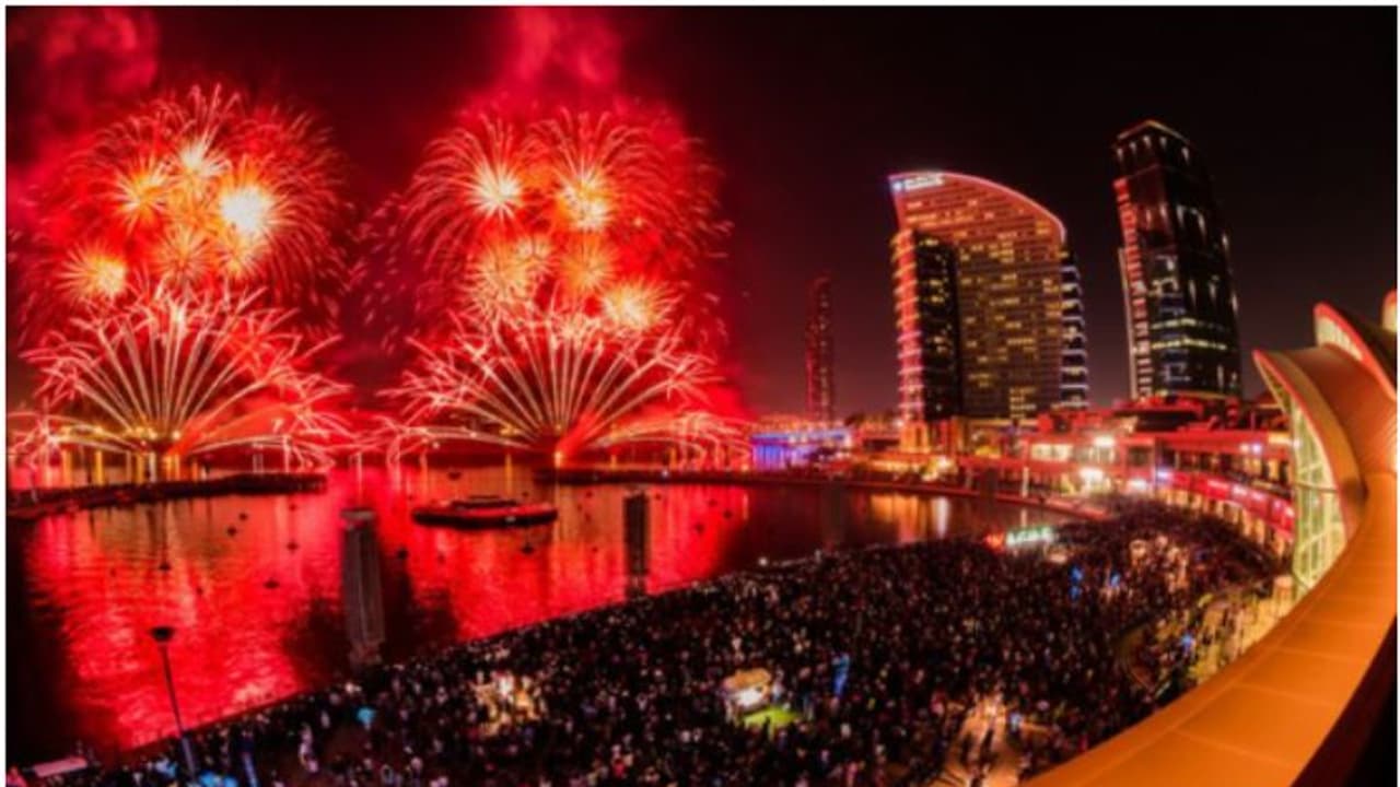 ഇത് 'പൊളിച്ചു', ട്വിസ്റ്റ്, സ്വകാര്യ മേഖലക്ക് ശമ്പളത്തോട് കൂടിയ അവധിക്ക് പുറമെ അധിക അവധിയും 