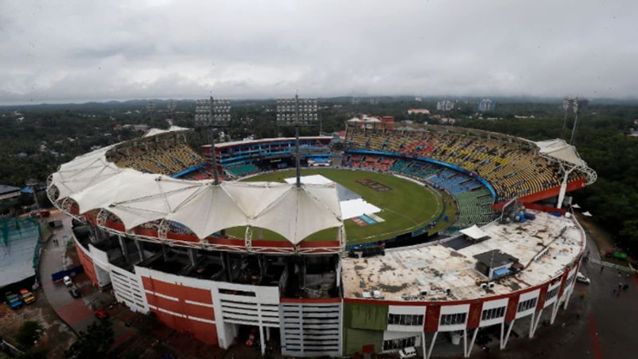 കേരളത്തില് ഇനി ക്രിക്കറ്റ് ലഹരി; ഇന്ത്യ ഓസ്ട്രേലിയ ടീമുകള് ഇന്ന് തിരുവനന്തപുരത്ത് എത്തും കേരളത്തില് ഇനി ക്രിക്കറ്റ് ലഹരി; ഇന്ത്യ ഓസ്ട്രേലിയ ടീമുകള് ഇന്ന് തിരുവനന്തപുരത്ത് എത്തും