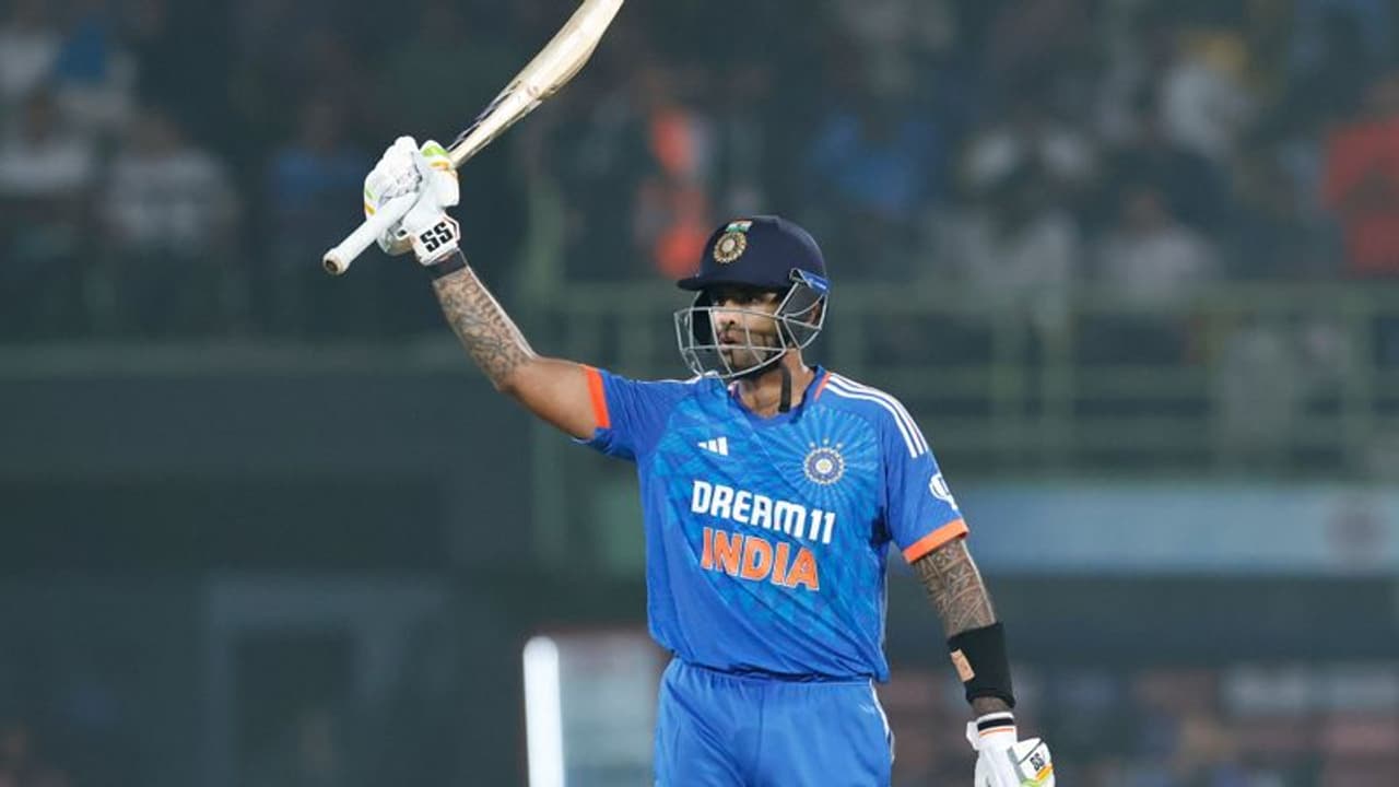 Suryakumar Yadav: ప్రపంచ కప్ ఫైనల్లో ఇలా ఆడివుంటే కప్పు కొట్టేవాళ్లం కదా బాసు.. ! Suryakumar Yadav: ప్రపంచ కప్ ఫైనల్లో ఇలా ఆడివుంటే కప్పు కొట్టేవాళ్లం కదా బాసు.. !