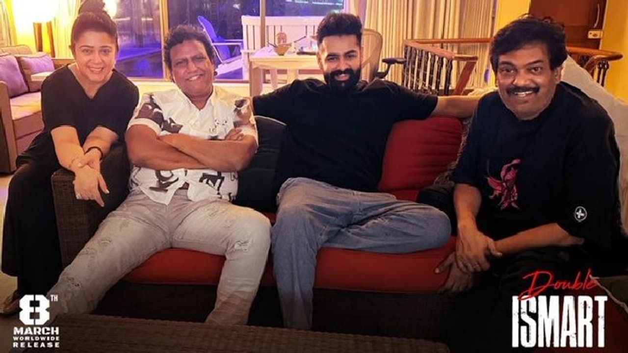 ‘డబుల్ ఇస్మార్ట్’కు బ్లాక్ బాస్టర్ మ్యూజిక్ డైరెక్టర్.. మళ్లీ పూరీకి హిట్ ట్రాక్స్ ఇవ్వబోతున్న మణిశర్మ ‘డబుల్ ఇస్మార్ట్’కు బ్లాక్ బాస్టర్ మ్యూజిక్ డైరెక్టర్.. మళ్లీ పూరీకి హిట్ ట్రాక్స్ ఇవ్వబోతున్న మణిశర్మ