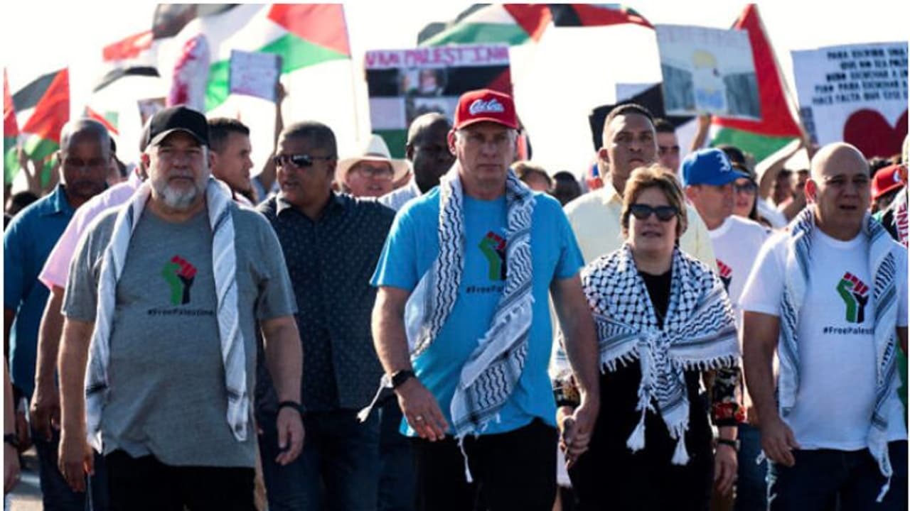 മുന്നിൽനിന്ന് നയിച്ച് പ്രസിഡന്റും പ്രധാനമന്ത്രിയും; ക്യൂബയിൽ പതിനായിരങ്ങൾ അണിനിരന്ന് പലസ്തീൻ അനുകൂല റാലി മുന്നിൽനിന്ന് നയിച്ച് പ്രസിഡന്റും പ്രധാനമന്ത്രിയും; ക്യൂബയിൽ പതിനായിരങ്ങൾ അണിനിരന്ന് പലസ്തീൻ അനുകൂല റാലി