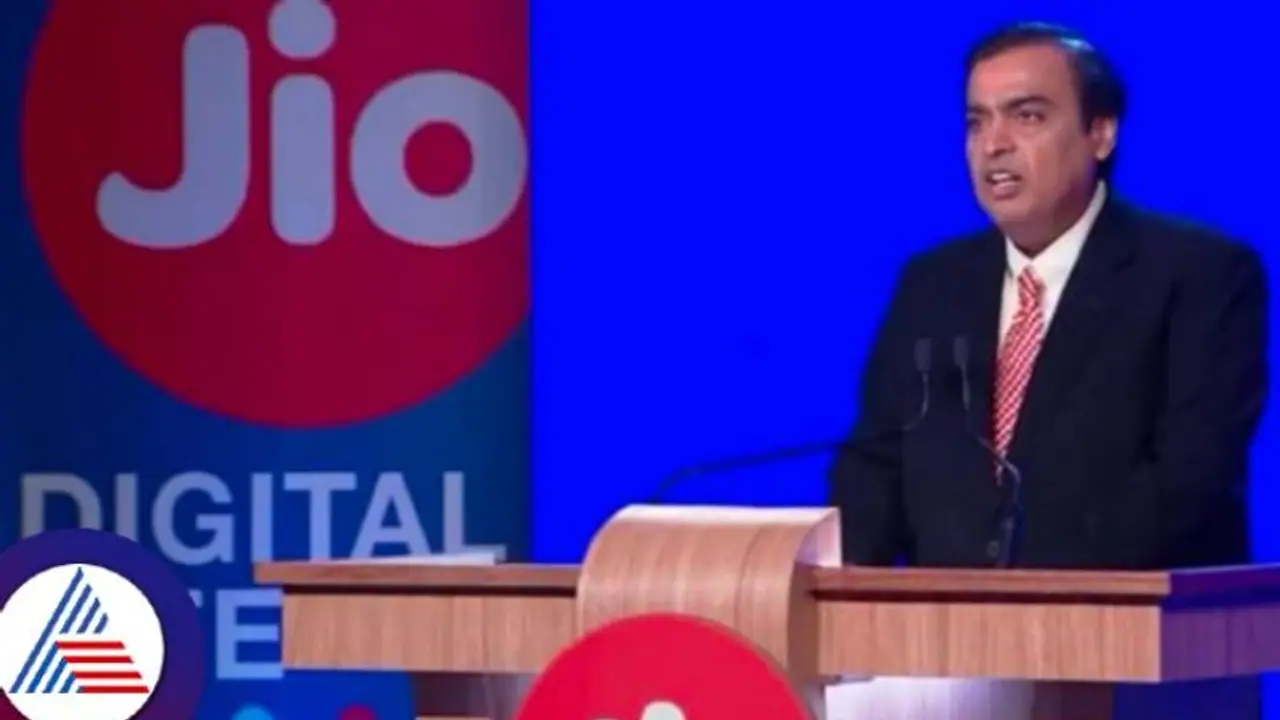 ജിയോ ഉപയോക്താക്കൾക്ക് ഇരുട്ടടി നൽകി മുകേഷ് അംബാനി; റീചാർജ് ചെയ്യാൻ ഇനി കൂടുതൽ പണം നൽകണം ജിയോ ഉപയോക്താക്കൾക്ക് ഇരുട്ടടി നൽകി മുകേഷ് അംബാനി; റീചാർജ് ചെയ്യാൻ ഇനി കൂടുതൽ പണം നൽകണം