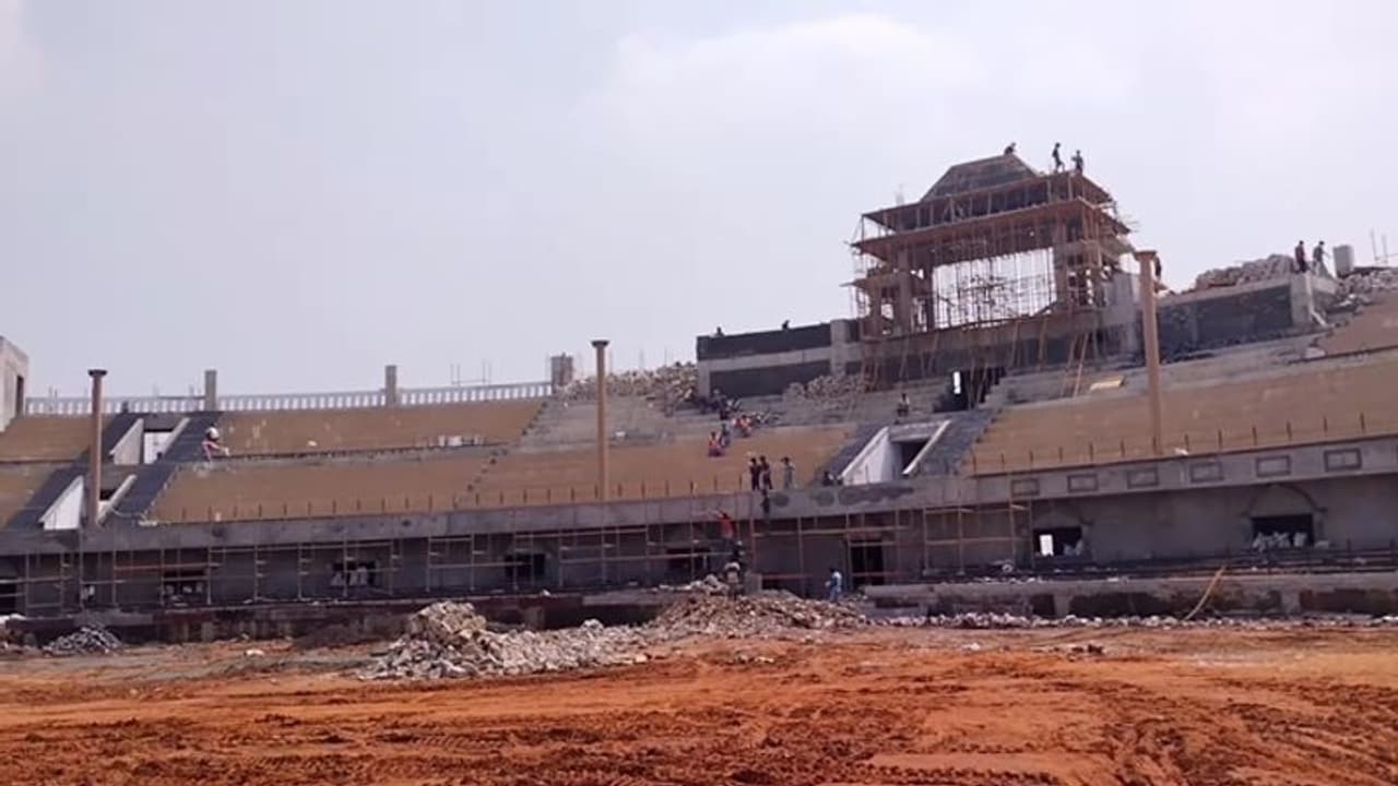 மதுரை அலங்காநல்லூர் ஜல்லிக்கட்டு மைதானம் நாளை திறப்பு! மதுரை அலங்காநல்லூர் ஜல்லிக்கட்டு மைதானம் நாளை திறப்பு!