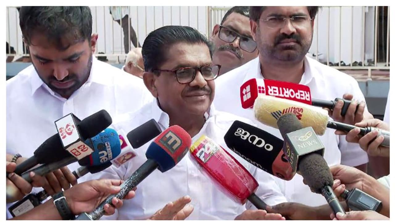  '2 ഗ്രൂപ്പ് ഇപ്പോള്‍ 5 ഗ്രൂപ്പായി, നേതാക്കൾ പ്രവർത്തിക്കുന്നത് സ്വന്തം കാര്യത്തിന്', ആഞ്ഞടിച്ച് വിഎം സുധീരൻ