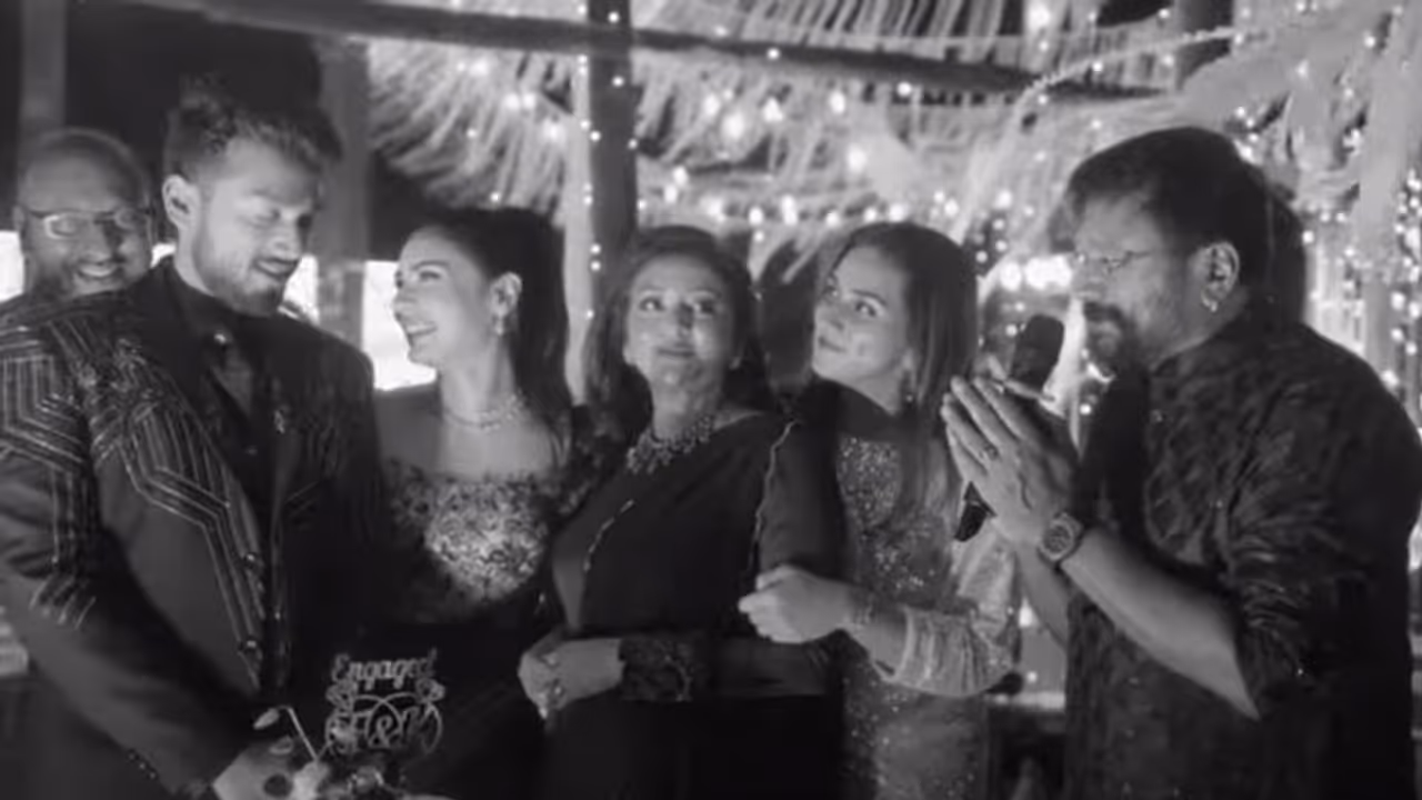 നഴ്സിന് മുൻപ് ഞാനാണ് അവനെ വാങ്ങിയത്, 29 വർഷങ്ങൾ..; അച്ഛന്റെ വാക്കുകൾ കേട്ട് കണ്ണ് നിറഞ്ഞ് കാളിദാസ്