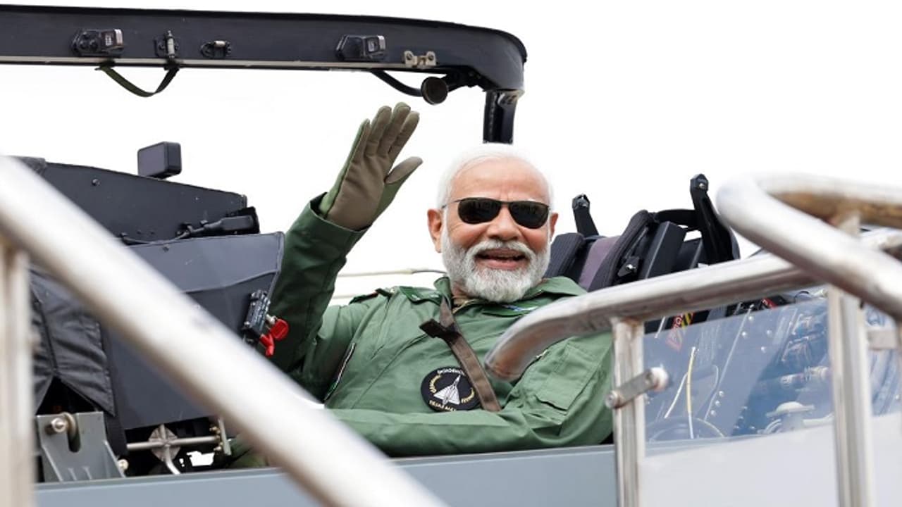 ಮೋದಿ ನಮ್ಮ ಎಚ್ಎಎಲ್ ಮಾರಬೇಡಿ: ಕಾಂಗ್ರೆಸ್ ವ್ಯಂಗ್ಯ ಮೋದಿ ನಮ್ಮ ಎಚ್ಎಎಲ್ ಮಾರಬೇಡಿ: ಕಾಂಗ್ರೆಸ್ ವ್ಯಂಗ್ಯ