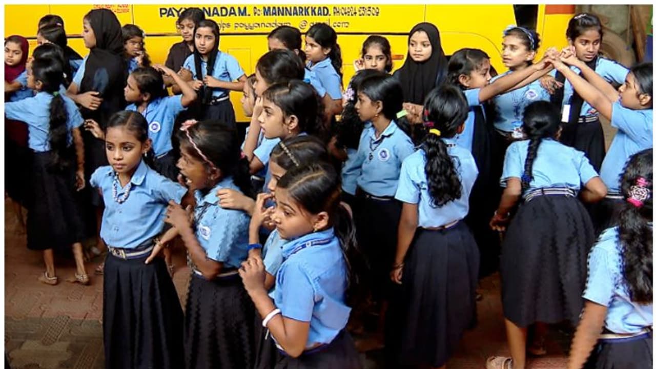 Model School Notification: మోడల్ స్కూల్స్లో 6 10వ తరగతుల్లో ప్రవేశాలకు నోటిఫికేషన్ Model School Notification: మోడల్ స్కూల్స్లో 6 10వ తరగతుల్లో ప్రవేశాలకు నోటిఫికేషన్