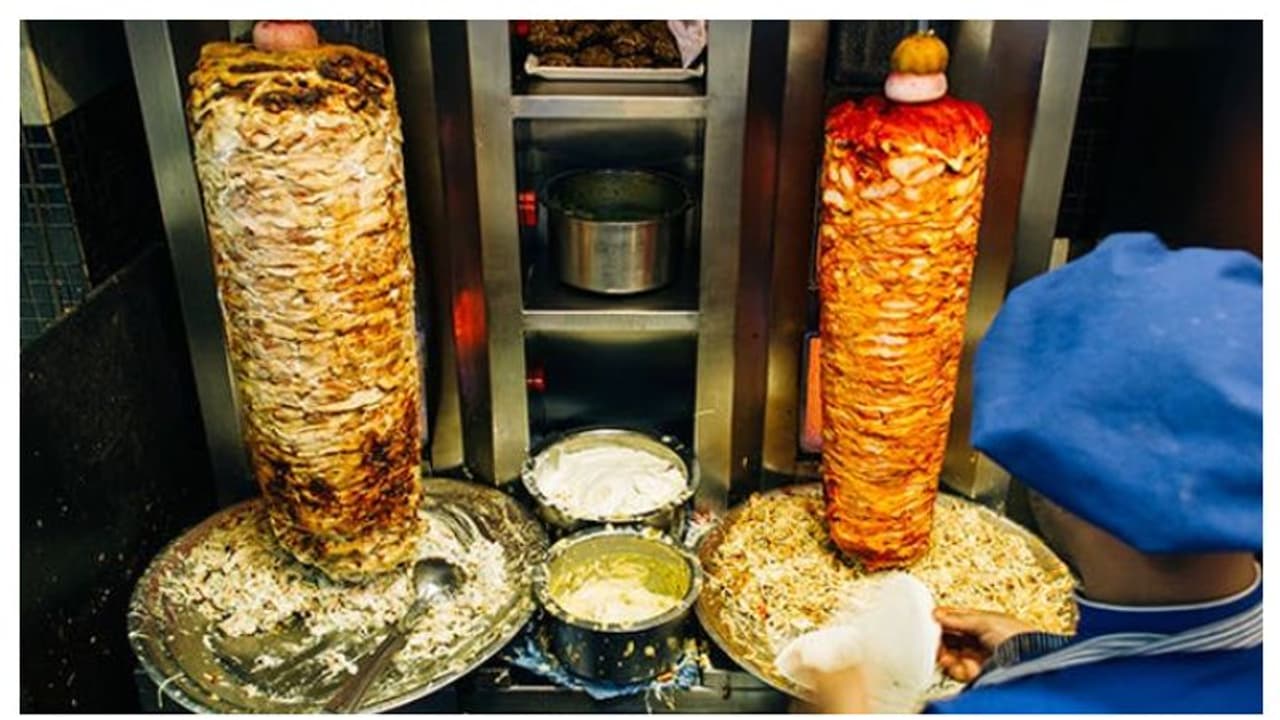 വീണ്ടും പണി കൊടുത്ത് ഷവർമ്മ; ഭക്ഷ്യവിഷബാധയേറ്റ് 12 പേർ ചികിത്സയിൽ, സംഭവം മുംബൈയിൽ വീണ്ടും പണി കൊടുത്ത് ഷവർമ്മ; ഭക്ഷ്യവിഷബാധയേറ്റ് 12 പേർ ചികിത്സയിൽ, സംഭവം മുംബൈയിൽ