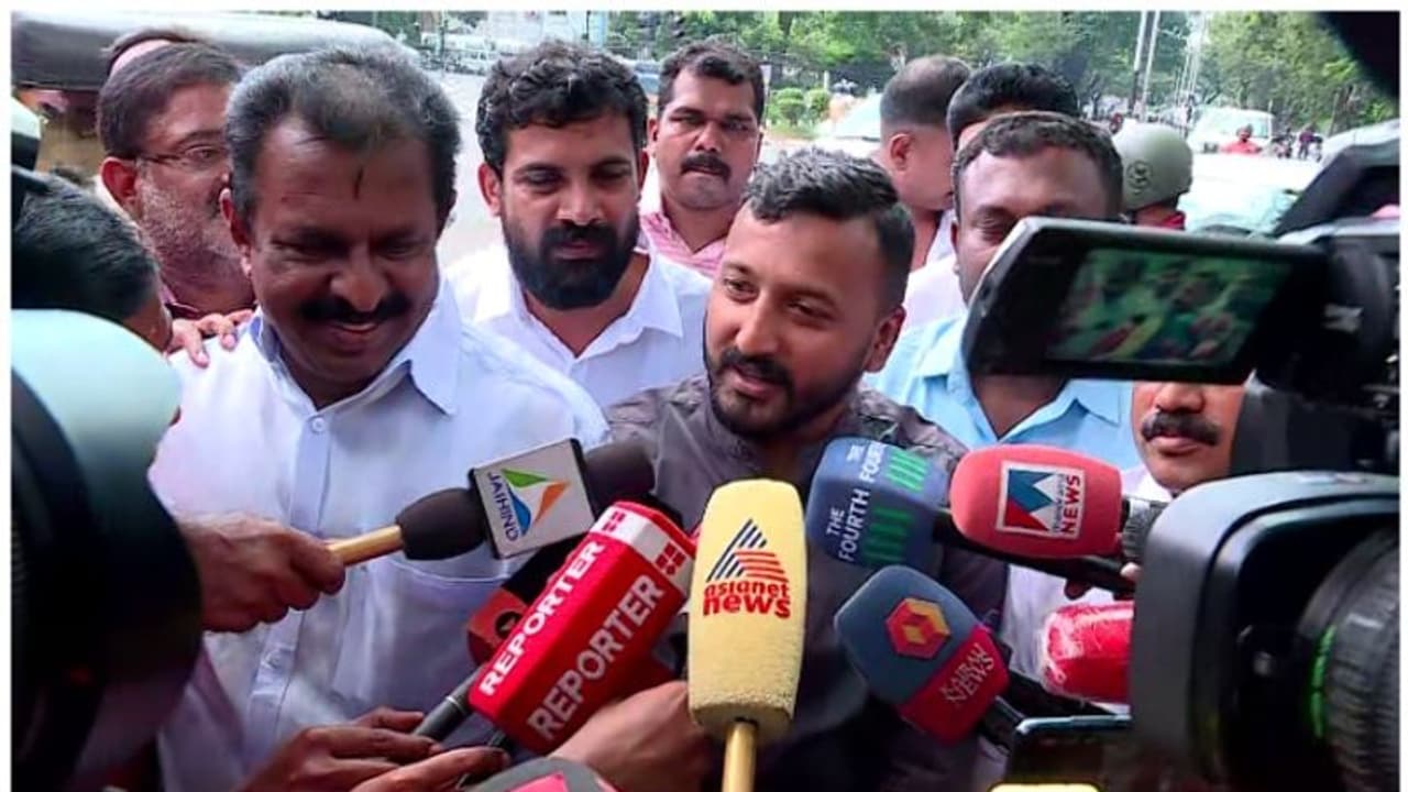 'വ്യാജ തിരിച്ചറിയൽ കാർഡ് വിജയനും ശശിയും നേരിട്ട് അന്വേഷിക്കട്ടെ, പരമാവധി ചെയ്യട്ടെ': രാഹുൽ മാങ്കൂട്ടത്തിൽ