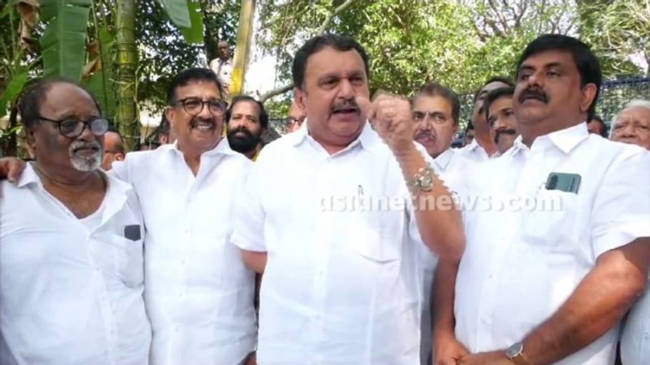 Congress : காங்கிரஸ் மீது கடும் அதிருப்தி... தோல்வியால் பாஜகவில் இணையும் மாஜி முதலமைச்சரின் மகன்.? 