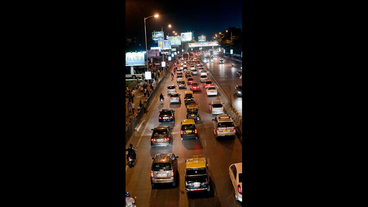 Hyderabad Traffic : హైదరాబాద్ ట్రాఫిక్ పై సీఎం రేవంత్ స్పెషల్ ఫోకస్.. Hyderabad Traffic : హైదరాబాద్ ట్రాఫిక్ పై సీఎం రేవంత్ స్పెషల్ ఫోకస్..