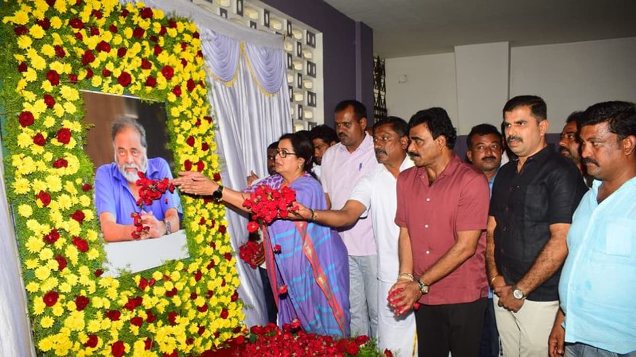 ಅಂಬರೀಶ್ ಗುರಿ, ಉದ್ದೇಶಗಳನ್ನು ಮುಂದುವರೆಸಿಕೊಂಡು ಹೋಗಲು ಸಂಕಲ್ಪ: ಸುಮಲತಾ ಅಂಬರೀಶ್ ಗುರಿ, ಉದ್ದೇಶಗಳನ್ನು ಮುಂದುವರೆಸಿಕೊಂಡು ಹೋಗಲು ಸಂಕಲ್ಪ: ಸುಮಲತಾ