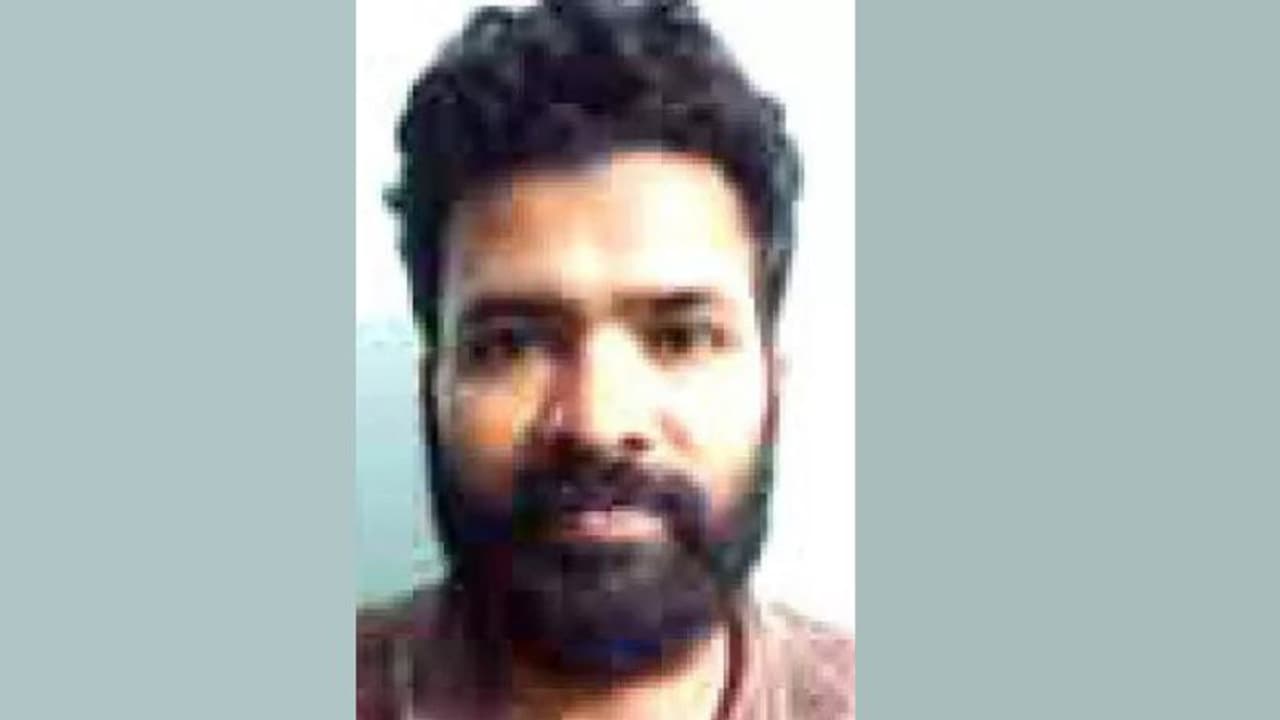 ചിത്രങ്ങൾ പ്രചരിപ്പിക്കുമെന്ന് ഭീഷണി, പലതവണ ലൈംഗികമായി പീഡിപ്പിച്ചു! കൊല്ലം സ്വദേശിനിയുടെ പരാതിയിൽ അറസ്റ്റ് ചിത്രങ്ങൾ പ്രചരിപ്പിക്കുമെന്ന് ഭീഷണി, പലതവണ ലൈംഗികമായി പീഡിപ്പിച്ചു! കൊല്ലം സ്വദേശിനിയുടെ പരാതിയിൽ അറസ്റ്റ്