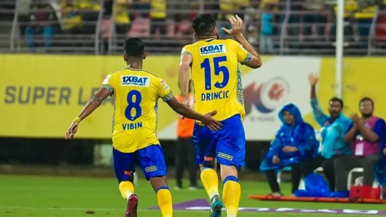 ഐഎസ്എൽ: ഹൈദരാബാദിനെ വീഴ്ത്തി ബ്ലാസ്റ്റേഴ്സ് ഒന്നാമത്, വിജയഗോളടിച്ചത് മിലോസ് ഡ്രിൻസിച്ച് ഐഎസ്എൽ: ഹൈദരാബാദിനെ വീഴ്ത്തി ബ്ലാസ്റ്റേഴ്സ് ഒന്നാമത്, വിജയഗോളടിച്ചത് മിലോസ് ഡ്രിൻസിച്ച്