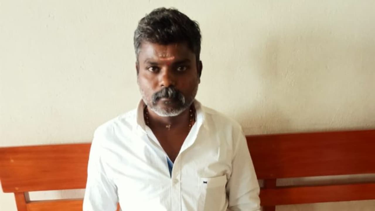 വാൾ വെട്ടുകൊണ്ട ഭാര്യ ഓടിരക്ഷപ്പെട്ടു, വീടുകൾ കയറി തേടി, സംരക്ഷിച്ച സുഹൃത്തിനെ വെട്ടിക്കൊന്നു, ജീവപര്യന്തം വാൾ വെട്ടുകൊണ്ട ഭാര്യ ഓടിരക്ഷപ്പെട്ടു, വീടുകൾ കയറി തേടി, സംരക്ഷിച്ച സുഹൃത്തിനെ വെട്ടിക്കൊന്നു, ജീവപര്യന്തം