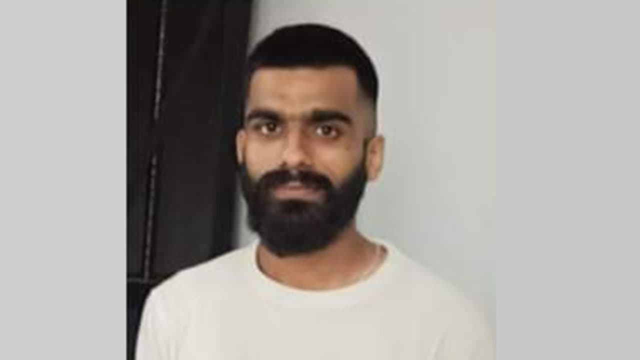 വെറും 22 വയസ്, വാടകവീടെടുത്ത് 'പണി' തുടങ്ങിയിട്ട് അധികമായില്ല! അപ്പോഴേക്കും പൊലീസെത്തി പൊക്കി വെറും 22 വയസ്, വാടകവീടെടുത്ത് 'പണി' തുടങ്ങിയിട്ട് അധികമായില്ല! അപ്പോഴേക്കും പൊലീസെത്തി പൊക്കി