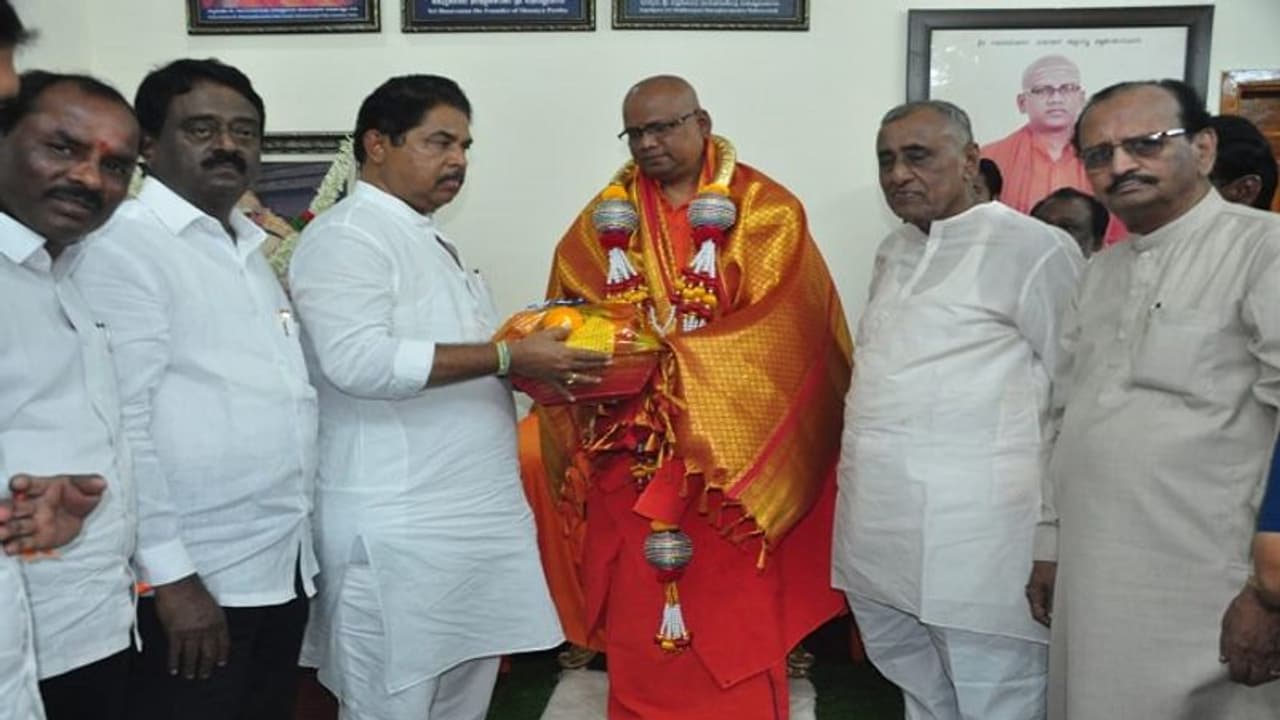 ಗ್ಯಾರಂಟಿ ಯೋಜನೆಗೆ ಹಣ ನೀಡಿ ಸಿದ್ದು ಸರ್ಕಾರ ಪಾಪರ್ ಆಗಿದೆ: ಆರ್. ಅಶೋಕ್ ಕಿಡಿ ಗ್ಯಾರಂಟಿ ಯೋಜನೆಗೆ ಹಣ ನೀಡಿ ಸಿದ್ದು ಸರ್ಕಾರ ಪಾಪರ್ ಆಗಿದೆ: ಆರ್. ಅಶೋಕ್ ಕಿಡಿ