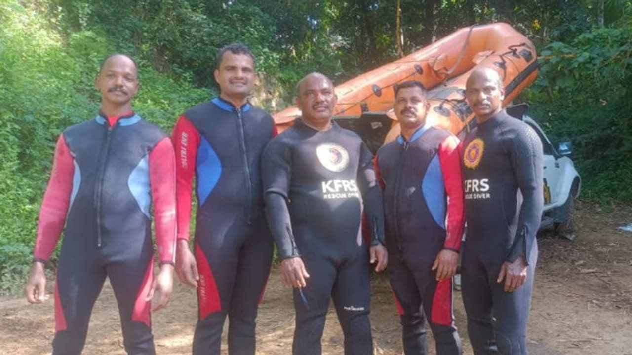 കരമനയാറ്റിൽ ചാടിയ ആളുടെ മൃതദേഹം രണ്ടര കിലോമീറ്റര് അകലെ, രണ്ടാം ദിവസത്തെ തെരച്ചിലിനൊടുവിൽ കണ്ടെത്തി കരമനയാറ്റിൽ ചാടിയ ആളുടെ മൃതദേഹം രണ്ടര കിലോമീറ്റര് അകലെ, രണ്ടാം ദിവസത്തെ തെരച്ചിലിനൊടുവിൽ കണ്ടെത്തി