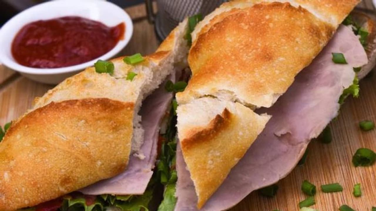 അബദ്ധത്തിൽ ടിപ്പ് കൊടുത്തത് ആറുലക്ഷം രൂപ, ആകെ പെട്ടുപോയെന്ന് സ്ത്രീ അബദ്ധത്തിൽ ടിപ്പ് കൊടുത്തത് ആറുലക്ഷം രൂപ, ആകെ പെട്ടുപോയെന്ന് സ്ത്രീ