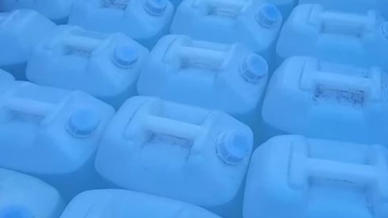 ചകിരി നാരുകളില്‍ പൊതിഞ്ഞ് സ്പിരിറ്റ് കന്നാസ്, ചാവക്കാട് വന്‍ സ്പിരിറ്റ് വേട്ട 