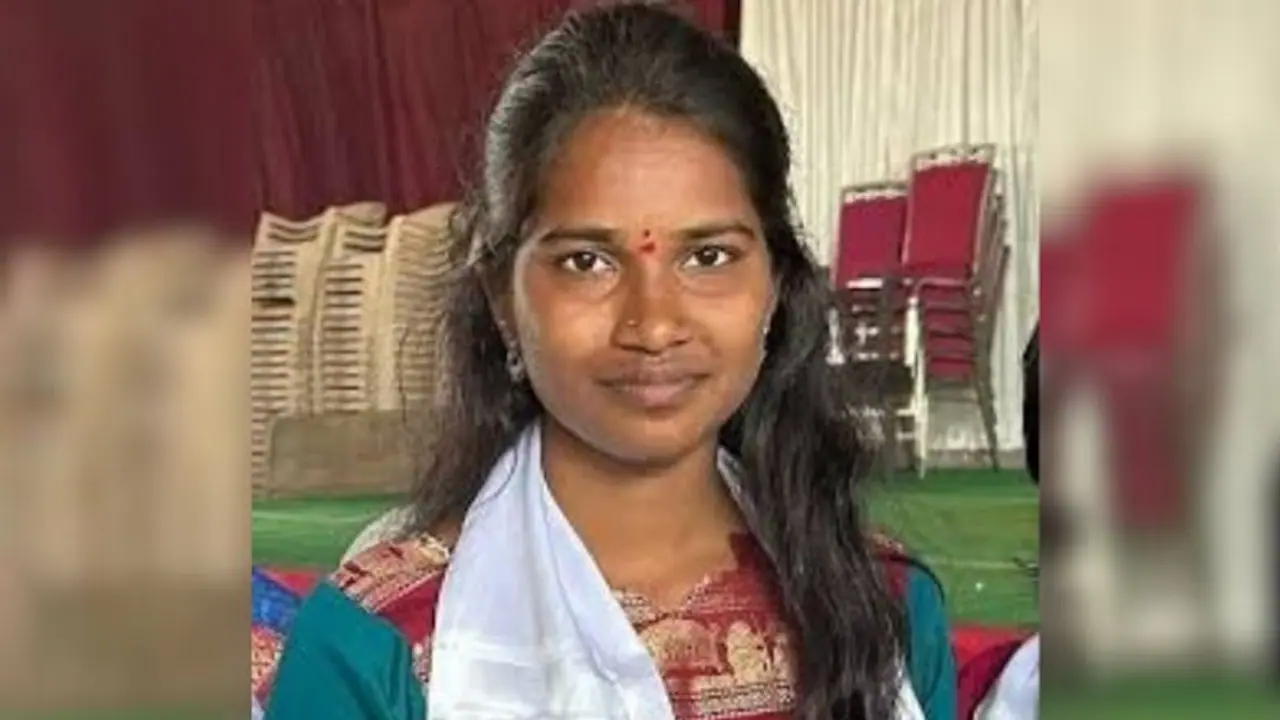  మహిళలను కించపర్చారు: రామ్‌ గోపాల్ వర్మపై మహిళా కమిషన్ కు బర్రెలక్క ఫిర్యాదు 