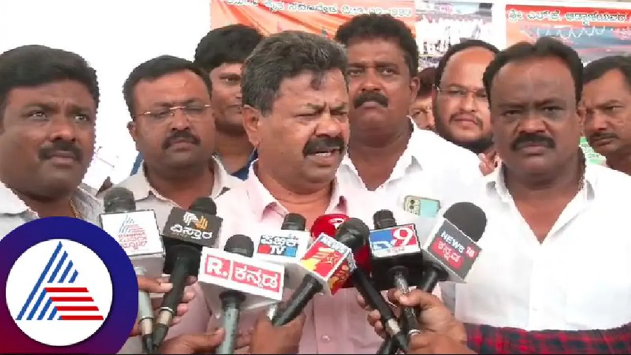 ರಮೇಶ್ ಜಾರಕಿಹೊಳಿ, ಯತ್ನಾಳ್‌ರನ್ನು ಎತ್ತಿಕಟ್ಟುತ್ತಿದ್ದಾರೆ: ಮಾಜಿ ಸಚಿವ ಎಂ.ಪಿ.ರೇಣುಕಾಚಾರ್ಯ