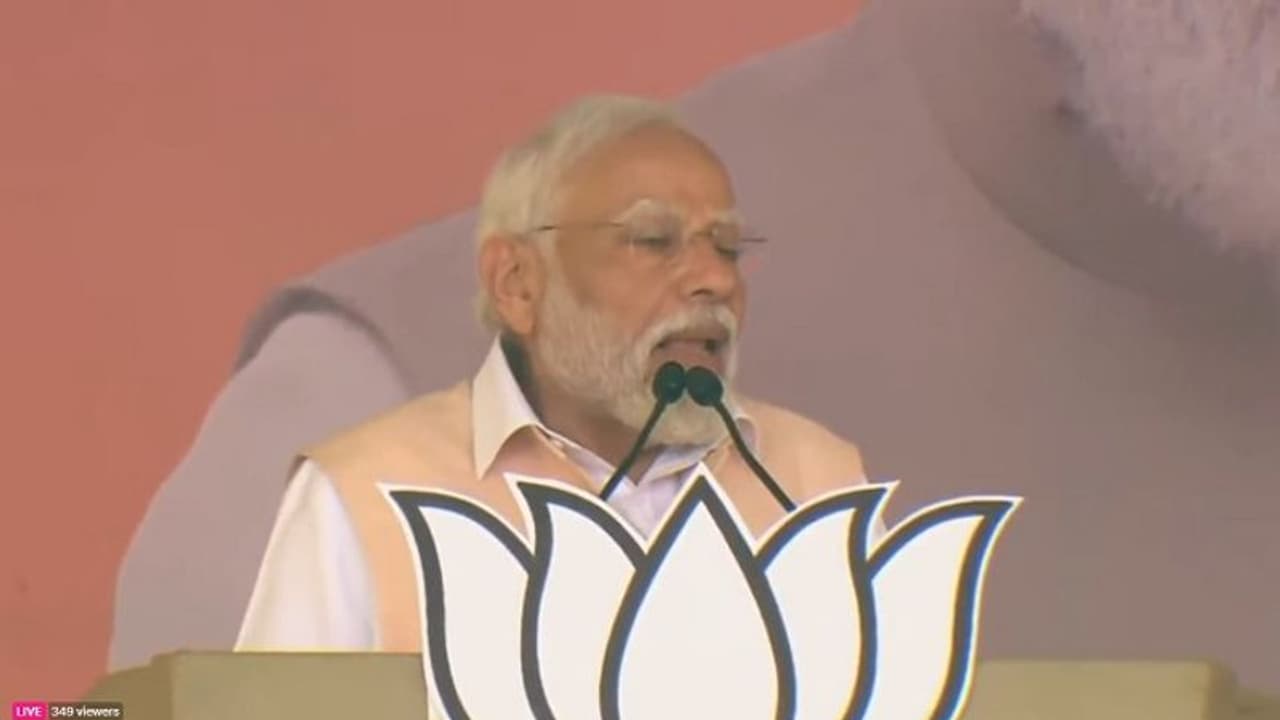 Narendra Modi...కొడుకును సీఎం చేసేందుకు కేసీఆర్ ఆరాటం: నిర్మల్ సభలో మోడీ