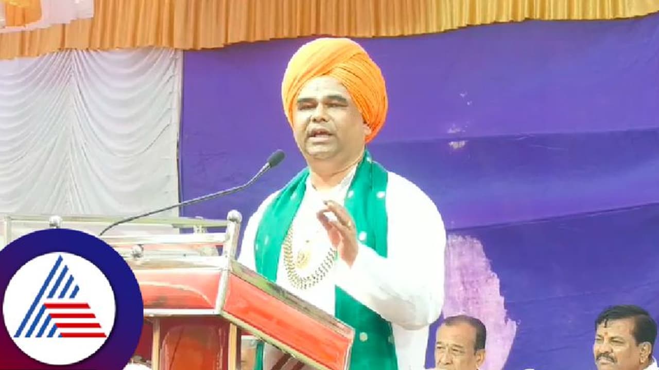 ಸ್ವಾಮಿಗಳದ್ದು ಎಷ್ಟರ ಮಟ್ಟಿಗೆ ಕಷ್ಟ ಐತಿ ಅಂದ್ರ; ರಾಜಕಾರಣಿ ಮನೆ ಕಸ ಬಳಿಯುವ ಆಳಿಗಿಂತ ಕಡೇ ಆಗೇತಿ: ದಿಂಗಾಲೇಶ್ವರಶ್ರೀ ಆಕ್ರೋಶ