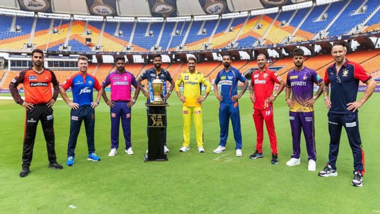 ஐபிஎல் தொடரில் கேப்டன்களுக்கு எவ்வளவு சம்பளம் தெரியுமா? தோனிக்கு எல்லாம் சம்பளம் கம்மி தான், அவர் தான் டாப்! ஐபிஎல் தொடரில் கேப்டன்களுக்கு எவ்வளவு சம்பளம் தெரியுமா? தோனிக்கு எல்லாம் சம்பளம் கம்மி தான், அவர் தான் டாப்!