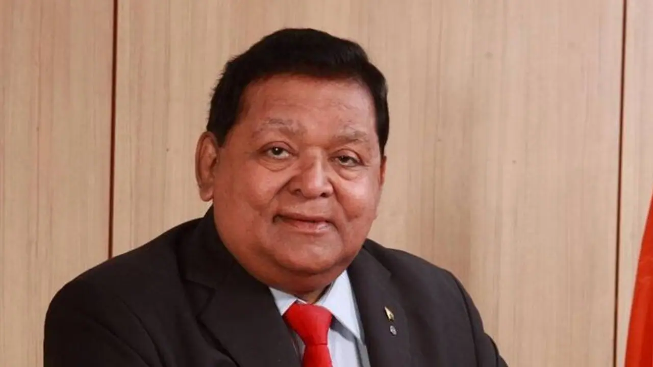 Business Glory: An Inspiring Journey from Earning Rs 670 as Salary to Donating Rs 142 Crore