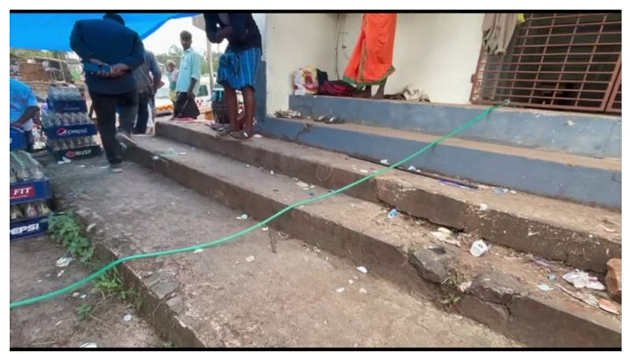 പാചകത്തിന് ശുചിമുറിയിലെ വെള്ളം; പരാതി, കോഫി ഷോപ്പിന് പൂട്ട് വീണു പാചകത്തിന് ശുചിമുറിയിലെ വെള്ളം; പരാതി, കോഫി ഷോപ്പിന് പൂട്ട് വീണു