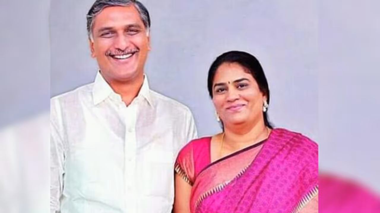 Harish Rao: హరీశ్ రావుకు నా మీద కంటే సిద్దిపేటపైనే ఎక్కువ ప్రేమ: ప్రచారంలో మంత్రి భార్య శ్రీనిత Harish Rao: హరీశ్ రావుకు నా మీద కంటే సిద్దిపేటపైనే ఎక్కువ ప్రేమ: ప్రచారంలో మంత్రి భార్య శ్రీనిత