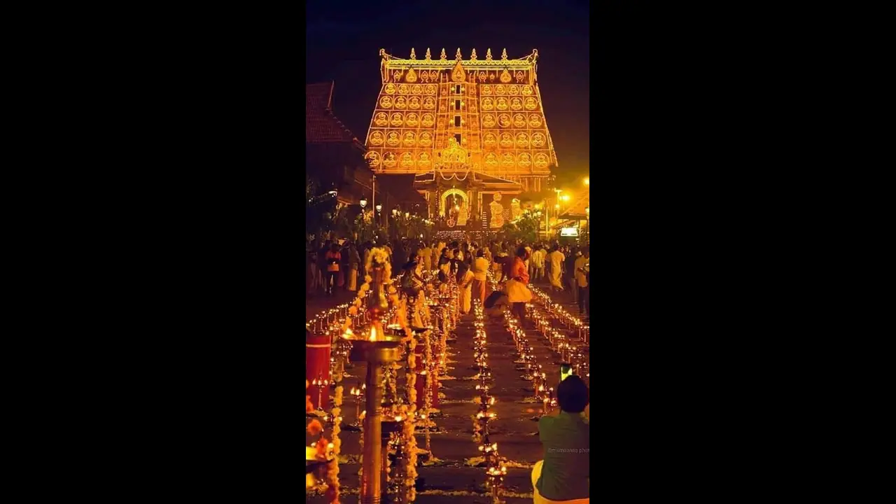 ಕೇರಳ ಪದ್ಮನಾಭ ದೇವಸ್ಥಾನ ಬಾಗಿಲ ಎದುರೇ ಚಿಕನ್ ಬಿರಿಯಾನಿ ಹಂಚಿ ಅಪವಿತ್ರಗೊಳಿಸಿದ ಅಧಿಕಾರಿ! ಕೇರಳ ಪದ್ಮನಾಭ ದೇವಸ್ಥಾನ ಬಾಗಿಲ ಎದುರೇ ಚಿಕನ್ ಬಿರಿಯಾನಿ ಹಂಚಿ ಅಪವಿತ್ರಗೊಳಿಸಿದ ಅಧಿಕಾರಿ!