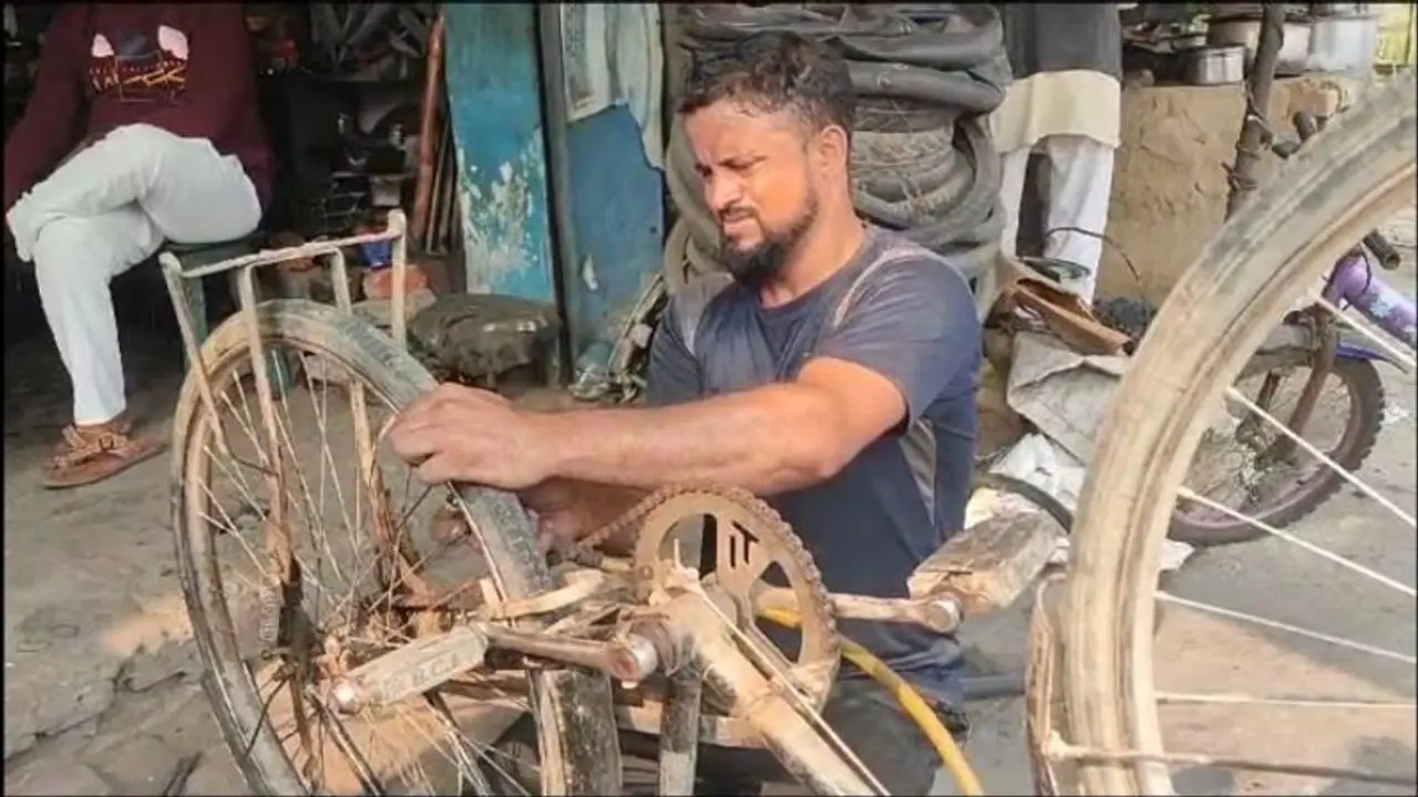 खुर्शीद मस्तान- हॉकी का नेशनल प्लेयर, जो बनाता है गाड़ियों के पंचर