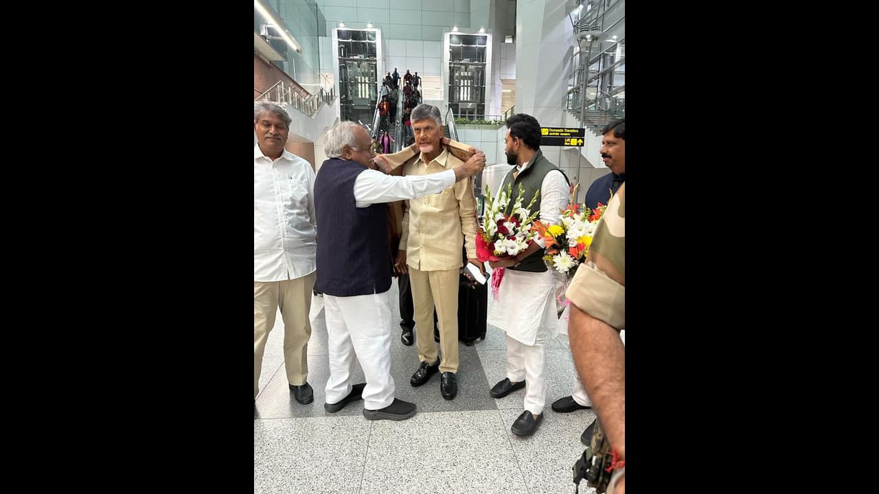 Chandrababu Naidu..న్యూఢిల్లీకి చంద్రబాబు: లూథ్రా కొడుకు రిసెప్షన్కు వెళ్లనున్న బాబు Chandrababu Naidu..న్యూఢిల్లీకి చంద్రబాబు: లూథ్రా కొడుకు రిసెప్షన్కు వెళ్లనున్న బాబు