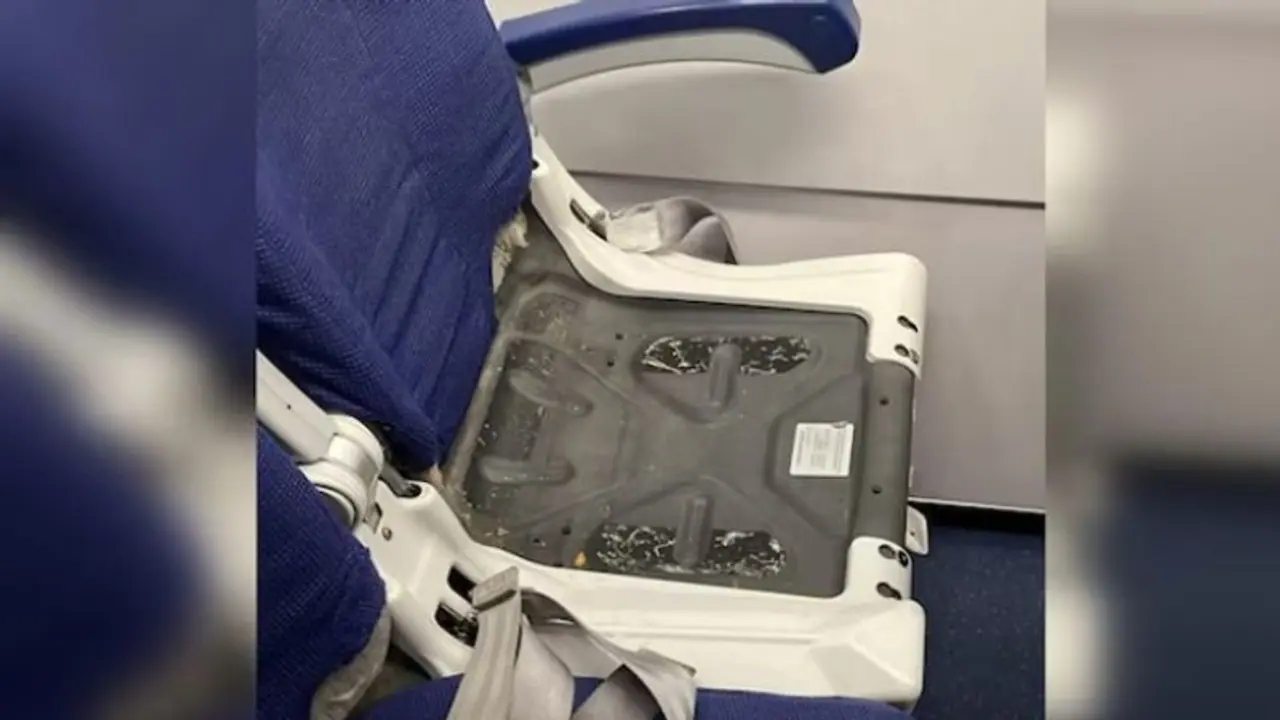 വിമാനയാത്രയ്ക്കെത്തിയ ആള്‍ വിമാനത്തിനകത്ത് കണ്ടത്; വൈറലായി പോസ്റ്റ്