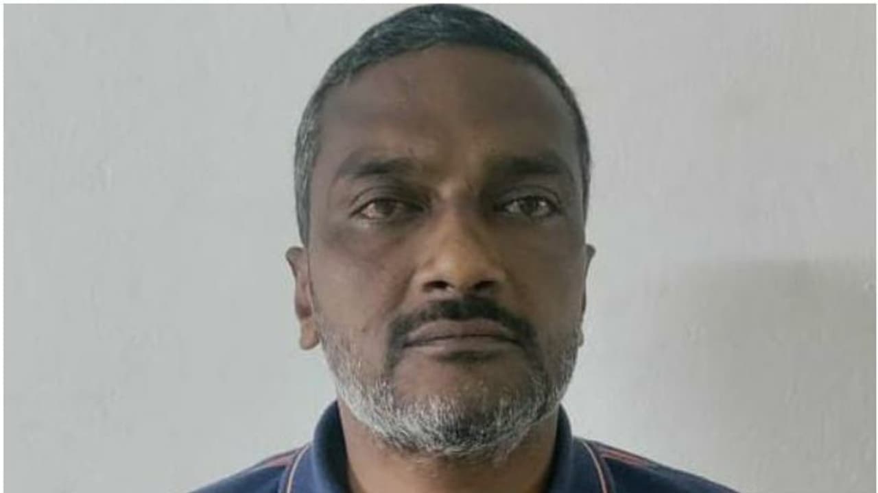 ഉഴിച്ചില് കേന്ദ്രത്തില് വച്ച് പരിചയം, വിസ വാഗ്ദാനം ചെയ്ത് തട്ടിയത് ലക്ഷങ്ങള്; ഒടുവിൽ ബാവാ കാസിം പിടിയില് ഉഴിച്ചില് കേന്ദ്രത്തില് വച്ച് പരിചയം, വിസ വാഗ്ദാനം ചെയ്ത് തട്ടിയത് ലക്ഷങ്ങള്; ഒടുവിൽ ബാവാ കാസിം പിടിയില്