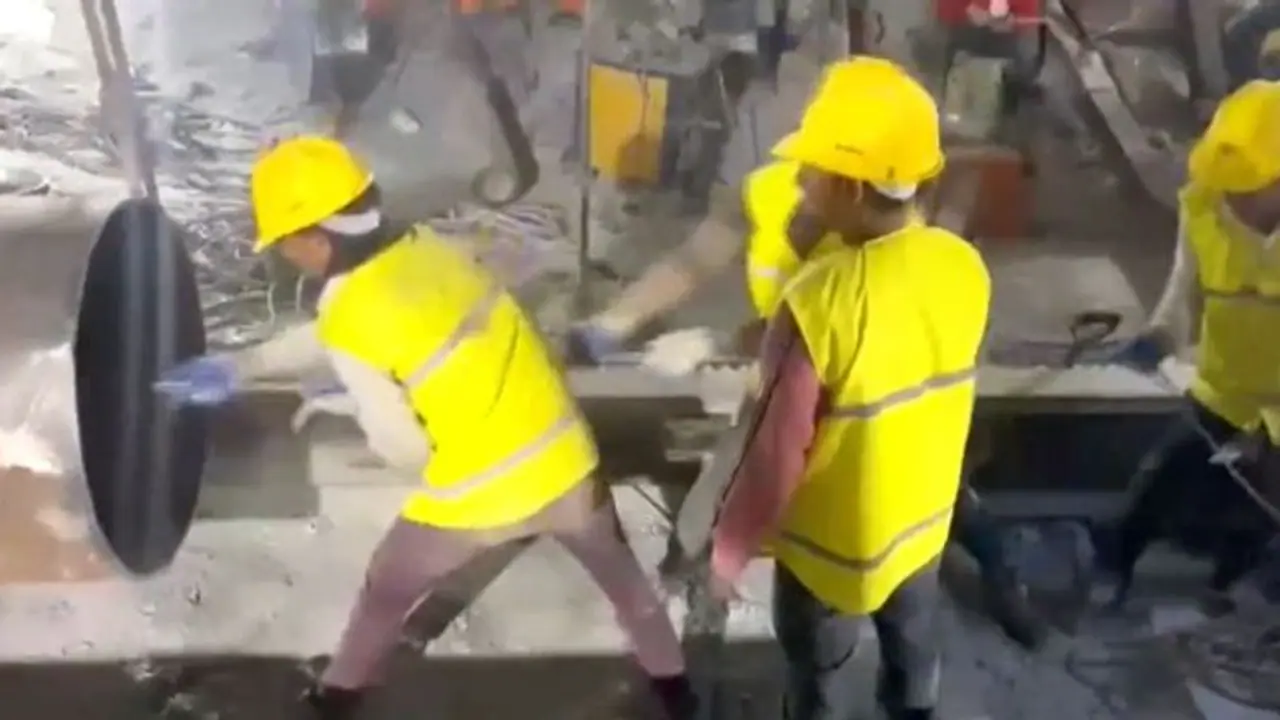 Uttarkashi Tunnel Rescue Operation: 12 rat hole mining experts drill through rubble (WATCH) Uttarkashi Tunnel Rescue Operation: 12 rat hole mining experts drill through rubble (WATCH)