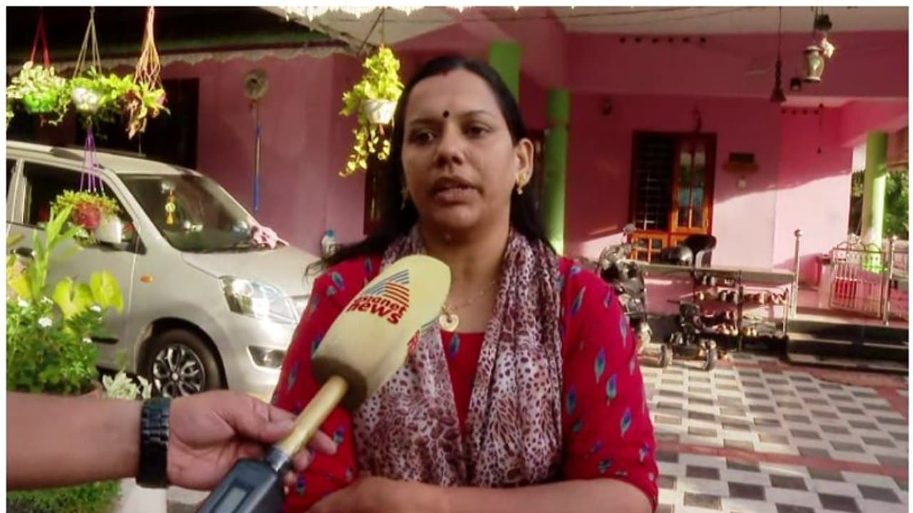 അബിഗേലിനായി വ്യാപക തെരച്ചിൽ; മറ്റൊരിടത്തും കുട്ടിയെ തട്ടിക്കൊണ്ടുപോകാൻ ശ്രമം, സംഭവം ഓയൂരിന് 10 കിലോമീറ്റർ അകലെ അബിഗേലിനായി വ്യാപക തെരച്ചിൽ; മറ്റൊരിടത്തും കുട്ടിയെ തട്ടിക്കൊണ്ടുപോകാൻ ശ്രമം, സംഭവം ഓയൂരിന് 10 കിലോമീറ്റർ അകലെ