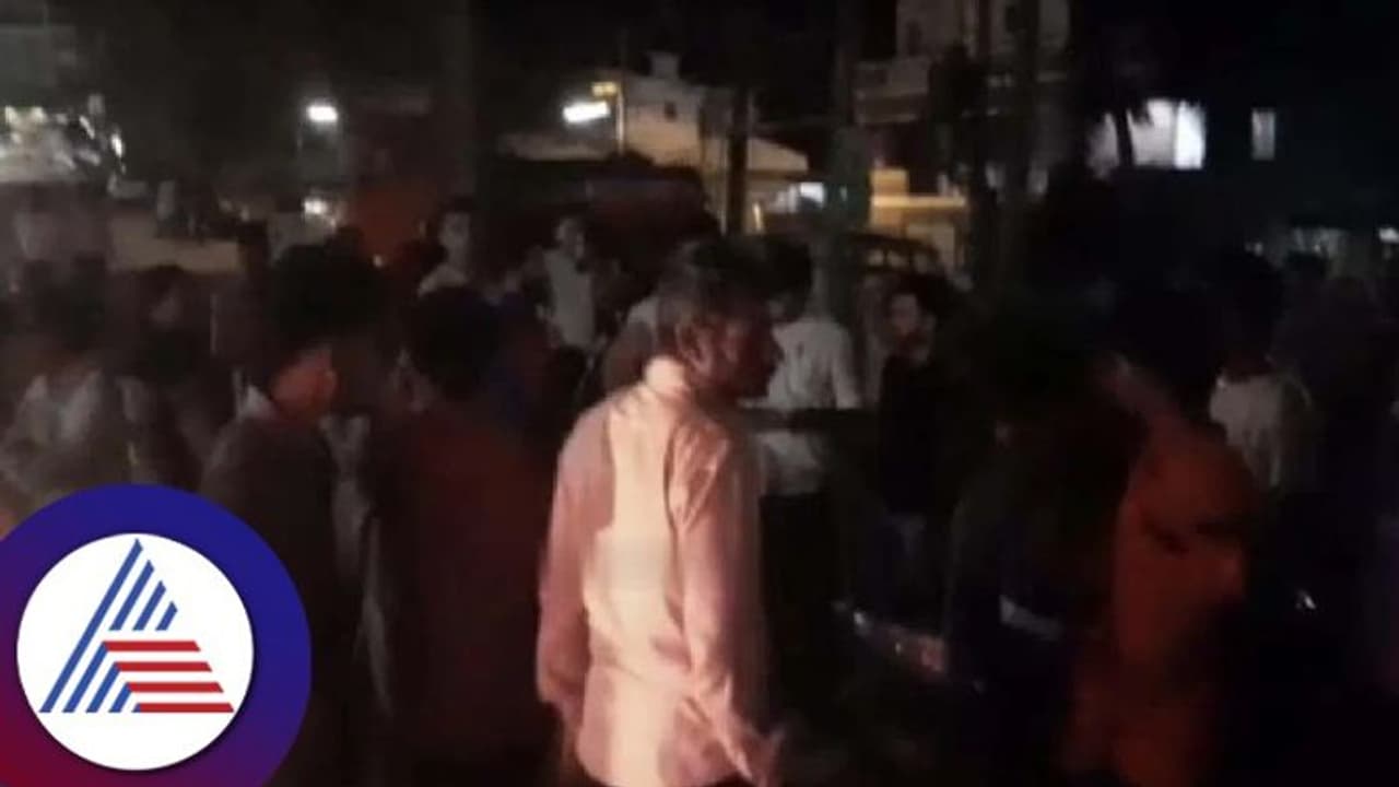 ಮಂಗಳೂರು ನೈತಿಕ ಪೊಲೀಸ್ಗಿರಿ ಪ್ರಕರಣ; ಬಜರಂಗದಳದ ಇಬ್ಬರು ಕಾರ್ಯಕರ್ತರ ಬಂಧನ ಮಂಗಳೂರು ನೈತಿಕ ಪೊಲೀಸ್ಗಿರಿ ಪ್ರಕರಣ; ಬಜರಂಗದಳದ ಇಬ್ಬರು ಕಾರ್ಯಕರ್ತರ ಬಂಧನ