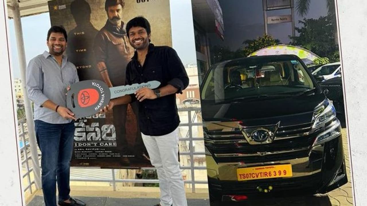 కోట్ల విలువైన కారు గిఫ్ట్ గా పట్టేసిన బాలయ్య డైరెక్టర్ అనిల్ రావిపూడి! కోట్ల విలువైన కారు గిఫ్ట్ గా పట్టేసిన బాలయ్య డైరెక్టర్ అనిల్ రావిపూడి!