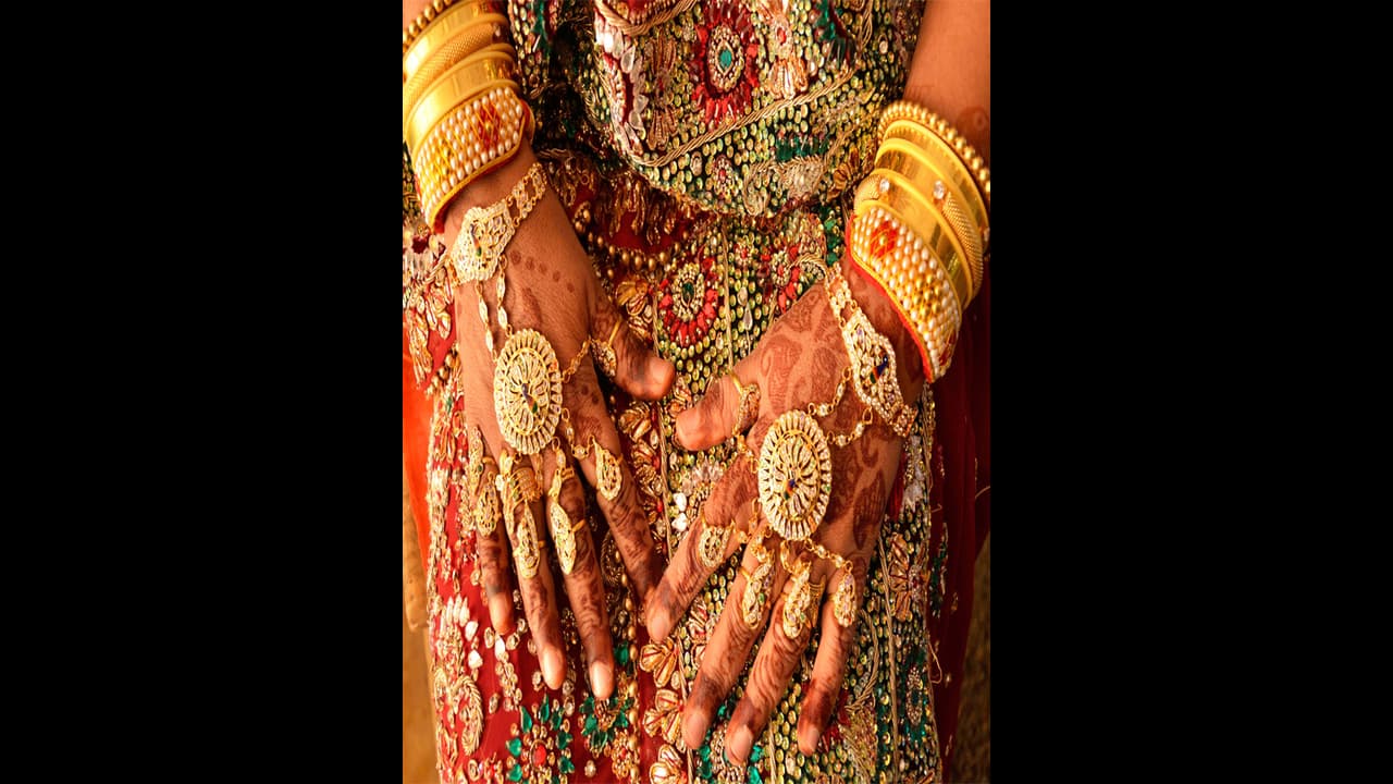 Gold Silver Price Today: ವೀಕೆಂಡ್ನಲ್ಲಿ ನಿಮ್ಮ ನಗರಗಳಲ್ಲಿ ಬಂಗಾರ, ಬೆಳ್ಳಿ ದರ ಹೇಗಿದೆ ನೋಡಿ.. Gold Silver Price Today: ವೀಕೆಂಡ್ನಲ್ಲಿ ನಿಮ್ಮ ನಗರಗಳಲ್ಲಿ ಬಂಗಾರ, ಬೆಳ್ಳಿ ದರ ಹೇಗಿದೆ ನೋಡಿ..