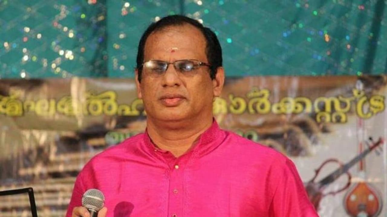 ചീനട്രോഫി: 'എന്റെ ശബ്ദം വ്യത്യസ്തമാണ്, അതാണല്ലോ ഇപ്പോഴെങ്കിലും പാടാൻ അവസരം കിട്ടിയത്' ചീനട്രോഫി: 'എന്റെ ശബ്ദം വ്യത്യസ്തമാണ്, അതാണല്ലോ ഇപ്പോഴെങ്കിലും പാടാൻ അവസരം കിട്ടിയത്'